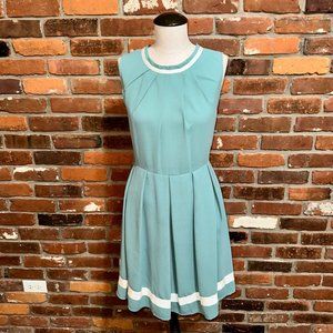 Sassy & Classy Green Sleeveless Dress Size Large